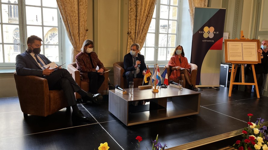 François GROSDIDIER, Maire de Metz et Président de l’Eurométropole de Metz, entouré de Lydie POLFER, Bourgmestre de la Ville de Luxembourg, d’Uwe CONRADT, Maire de Sarrebrück, et d’Elvira GARBES, Adjointe au Maire de Trèves