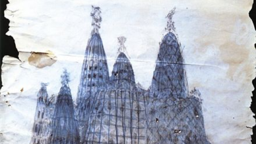 Antoni Gaudi (1852 –1926), projet pour l’église de la Colonie Güell, vers 1908-1910, fusain et rehauts de blanc sur photographie, Barcelone, Museu Nacional d’Art de Catalunya (Photo © MNAC, Barcelona, 2022)