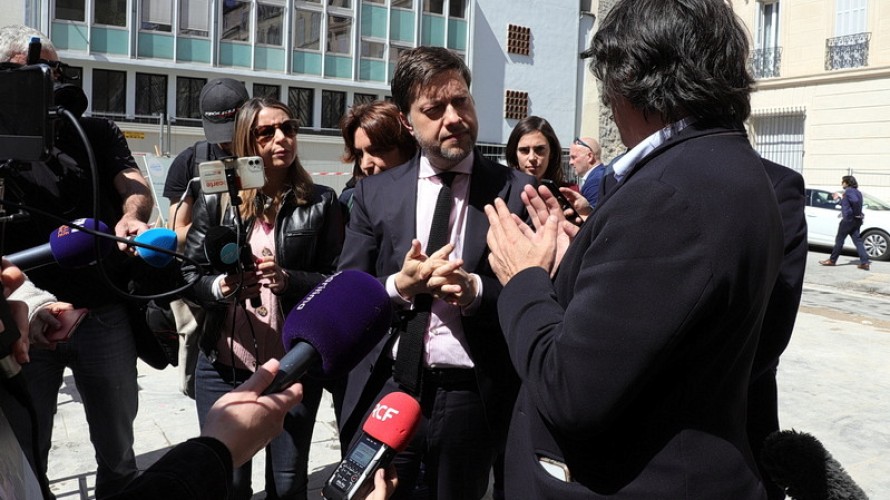 Benoît Payan sur le chantier de la future école des abeilles de Marseille ©Robert Poulain