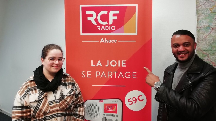 Lucile Masson, une étudiante qui en a bénéficié en 2021, et Fayçal Marzouq - © Adrien Beaujean