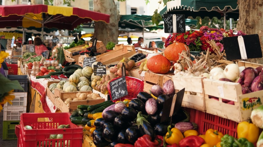 Photo d'illustration des fruits et légumes de Provence Photo by <a href="https://unsplash.com/@mackiec?utm_source=unsplash&utm_medium=referral&utm_content=creditCopyText">Christian Mackie</a> on <a href="https://unsplash.com/s/photos/provence?utm_source=unsplash&utm_medium=referral&utm_content=creditCopyText">Unsplash</a>   