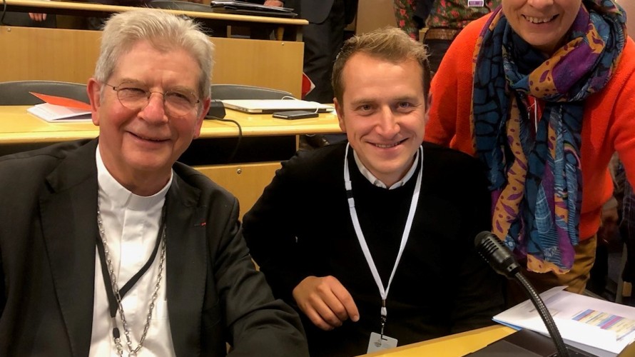 Mgr Ulrich, Benjamin Florin et Brigitte Freyss lors d'une des assemblées à Lourdes  © Diocèse de Lille