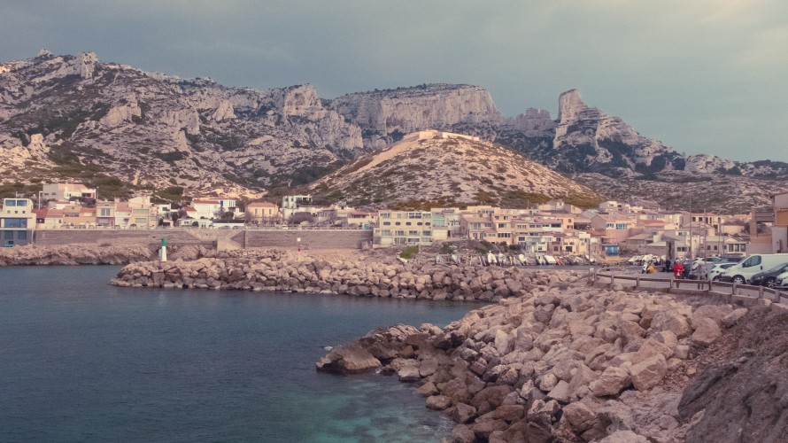 Illutration des Goudes à Marseille. Photo by Bananna Wintour on Unsplash