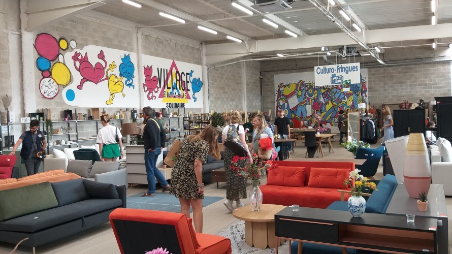 Emmaüs proposait 50% de réduction sur tout le magasin pour les étudiants