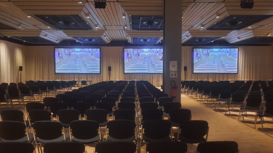 La salle de retransmission du procès du 14 juillet à Nice - Archives RCF 