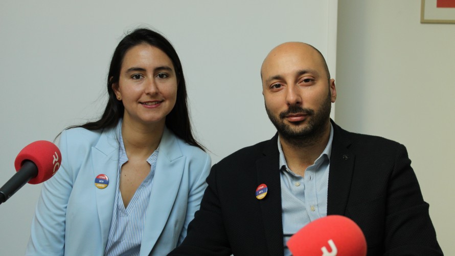 Alex Zinciryan et Karine Kirkorian dans le studio de RCF Nice - Photo SCG