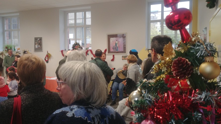Noël au Secours Catholique du Berry à Passerelles à Bourges © RCF - Guillaume Martin-Deguéret.