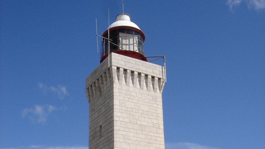 Le phare de la Garoupe - Par Idarvol —  CC BY-SA 3.0, https://commons.wikimedia.org/w/index.php?curid=2207290