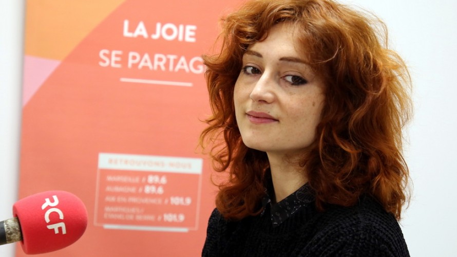 Lila Hajosi fondatrice de l'ensemble Irini dans les studios de Dialogue RCF ©Robert Poulain