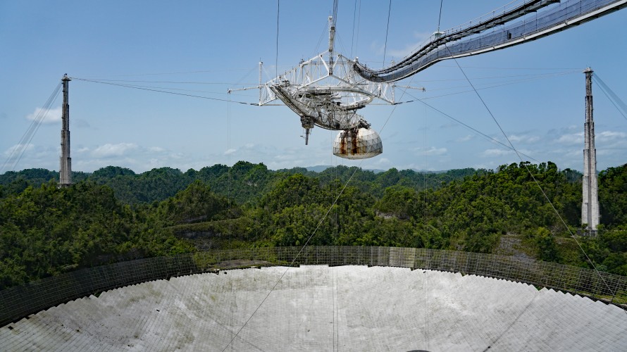 radiotélescope d’Arecibo - CC BY-SA 4.0 Mariordo (Mario Roberto Durán Ortiz) via Wikimedia Commons