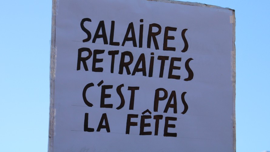 Une pancarte lors d'une manifestation contre la réforme des retraites à Nice - Photo RCF