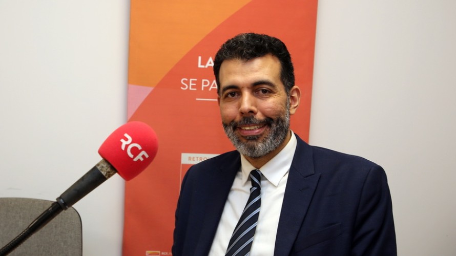 le docteur Tarik Abou Nour dans les studios de Dialogue RCF ©Robert Poulain