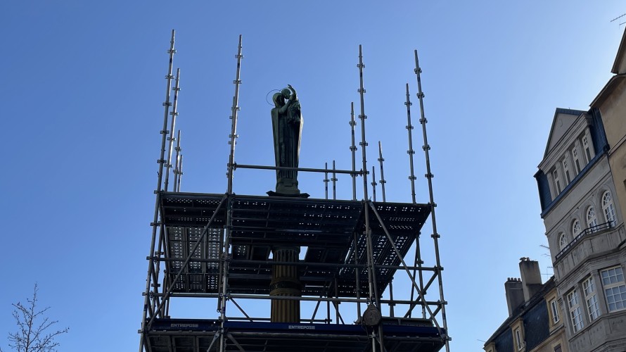 Metz : la colonne de la Vierge rénovée place Saint-Jacques