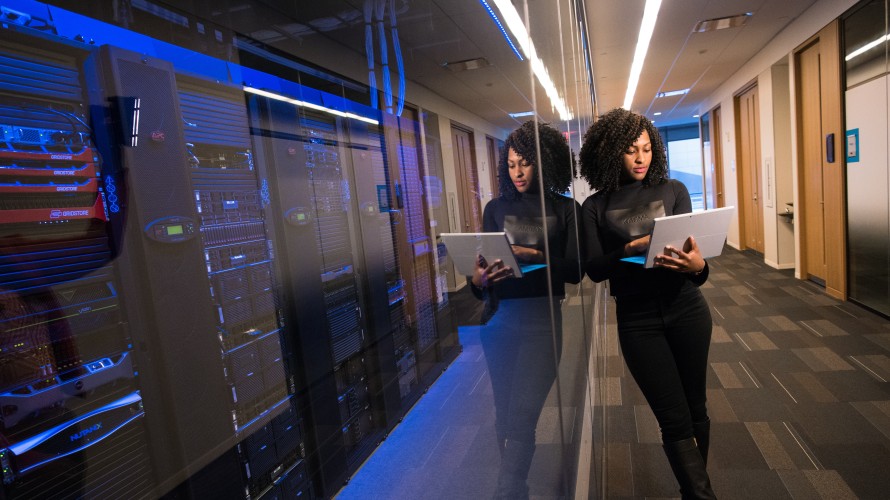Chaque année 15 000 postes sont à pouvoir dans la tech en France. Photo de <a href="https://unsplash.com/@wocintechchat?utm_source=unsplash&utm_medium=referral&utm_content=creditCopyText">Christina @ wocintechchat.com</a> sur <a href="https://unsplash.com/fr/photos/glRqyWJgUeY?utm_source=unsplash&utm_medium=referral&utm_content=creditCopyText">Unsplash</a>   