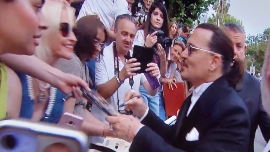 Johnny Depp avec ses fans (Photo Pierre Germay)
