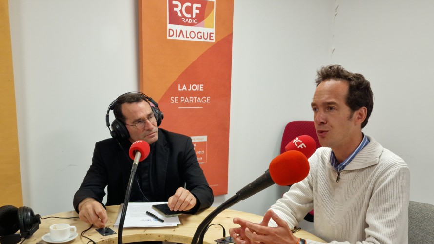 Amaury Guillem et Alexis Leproux dans les locaux de ©Dilaogue RCF