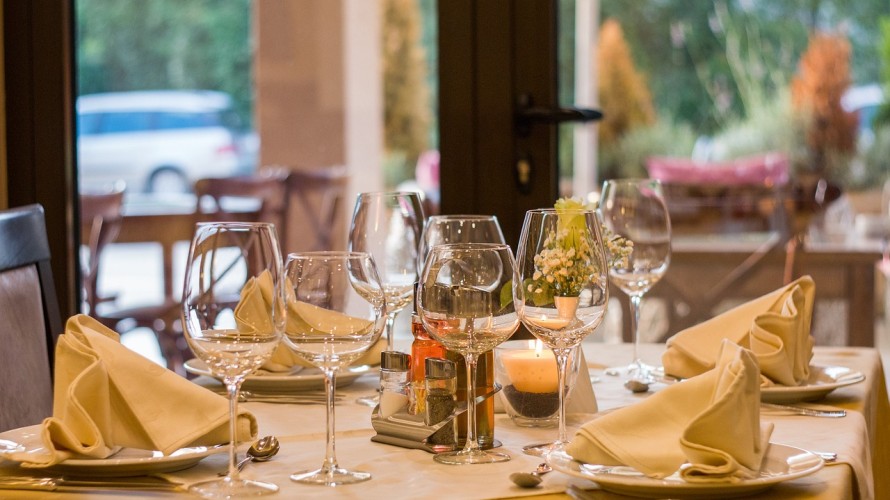 Aujourd'hui, 30% des établissements ne sont pas au complet, et 200 000 postes dans l'hôtellerie-restauration sont à pourvoir partout en France. 