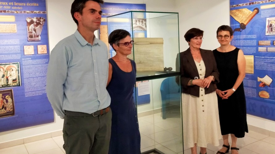 Paul-Henri Lécuyer, Pascale Verdier, Françoise Damas et Guénaëlle Barbot devant l'exposition ©RCF Anjou