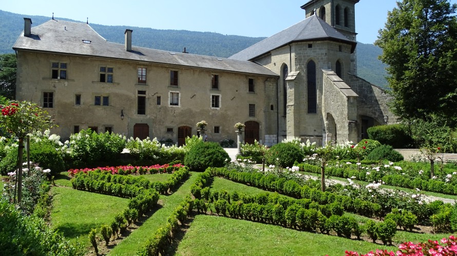 Le Prieuré du Bourget-du-Lac et son jardin à la française - Mairie du Bourget-du-Lac