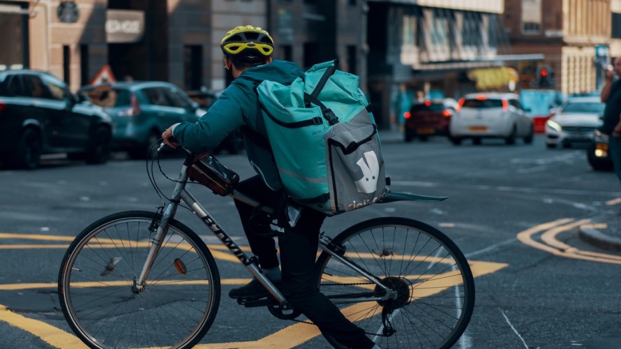 Livreur Deliveroo à Glasgow, en Ecosse. 09/2019 ©Unsplash