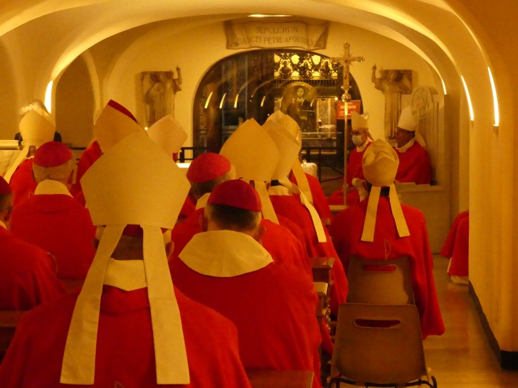 Messe dans les "grottes vaticanes" - © RCF Lyon (Jean-Baptiste Cocagne)