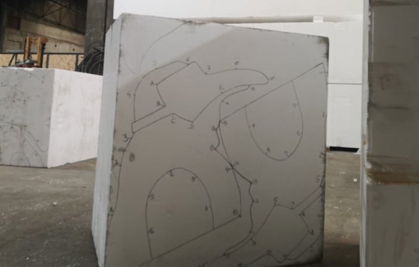Dessin au crayon à papier sur un bloc de polystyrène 