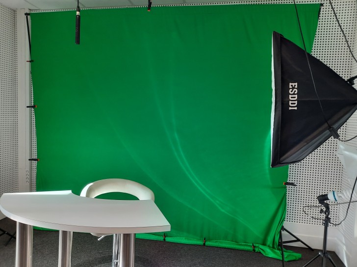 Le studio avec fond vert pour tourner les vidéos de La Minute Spi