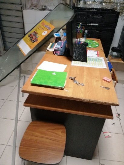 Bureau du local d'Antibes après le cambriolage 