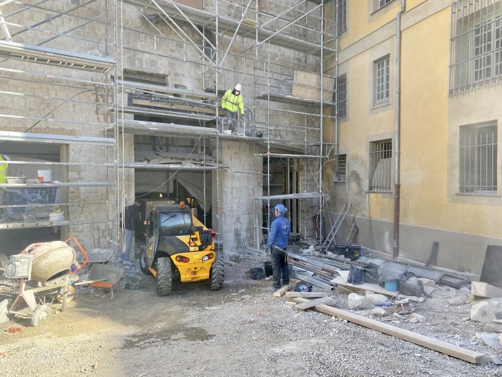 L'entrée du théâtre se trouve dans le Vieux-Nice, place Saint-François - Crédit photo : RCF 