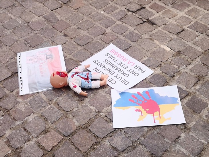 Manifestation des ukrainiens des Alpes-Maritimes à Villefranche-sur-Mer