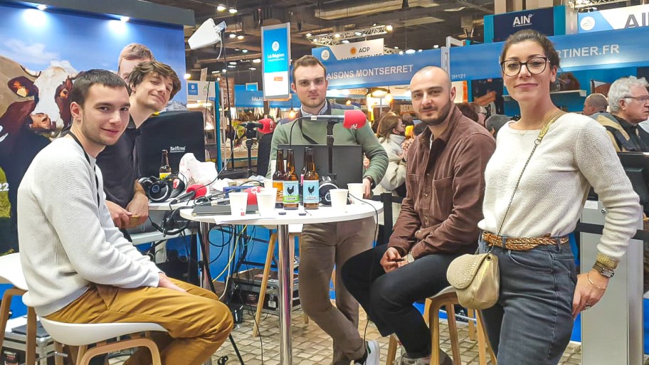 L'équipe réunie en fin d'émission, à 12h30 - © RCF en AuRA
