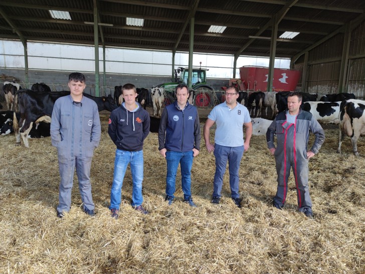 La FDSEA est venue soutenir les agriculteurs du GAEC ce jeudi matin. ©Cédric Bonnefoy