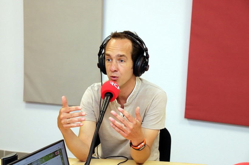 Amaury Guillem dans les studios de Dialogue RCF à Marseille ©Robert Poulain 