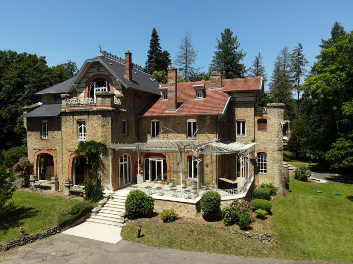 Cette exposition est l'occasion de (re)découvrir la villa La Garenne.