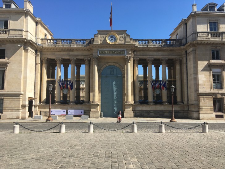 L'Assemblée nationale vue depuis la rue de l'Université - © RCF Lyon 2022 (JB Cocagne)