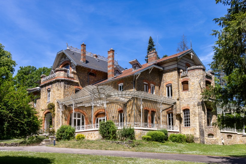 Cette exposition est l'occasion de (re)découvrir la villa La Garenne.