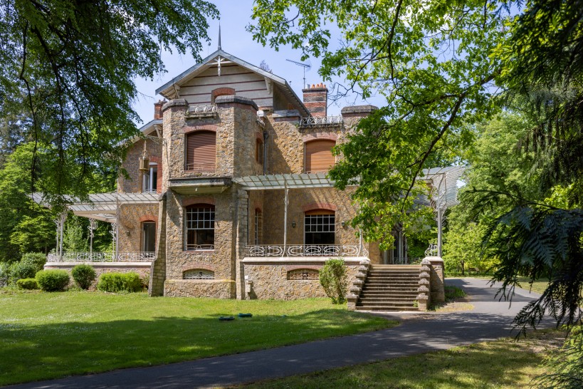 Cette exposition est l'occasion de (re)découvrir la villa La Garenne.