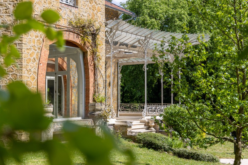 Cette exposition est l'occasion de (re)découvrir la villa La Garenne.