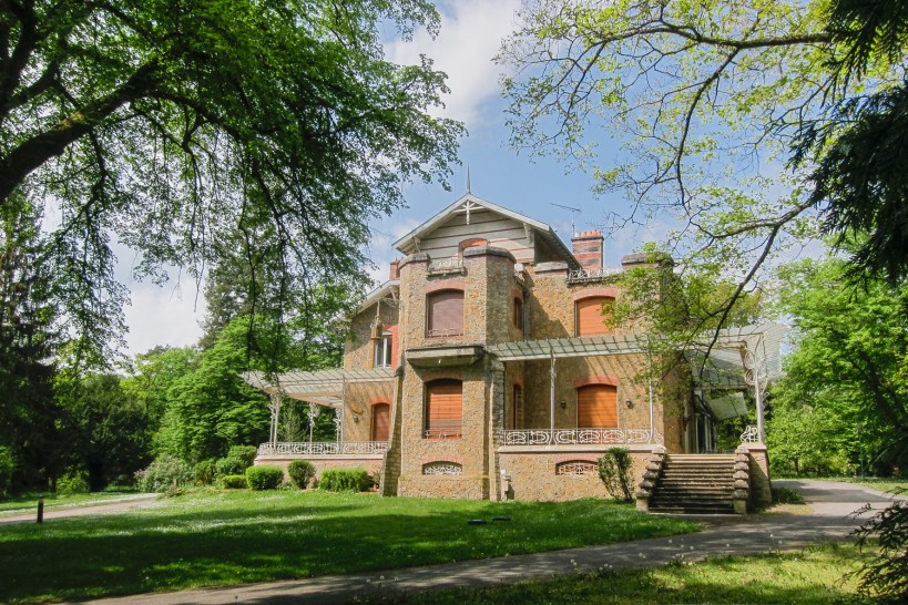 Cette exposition est l'occasion de (re)découvrir la villa La Garenne.