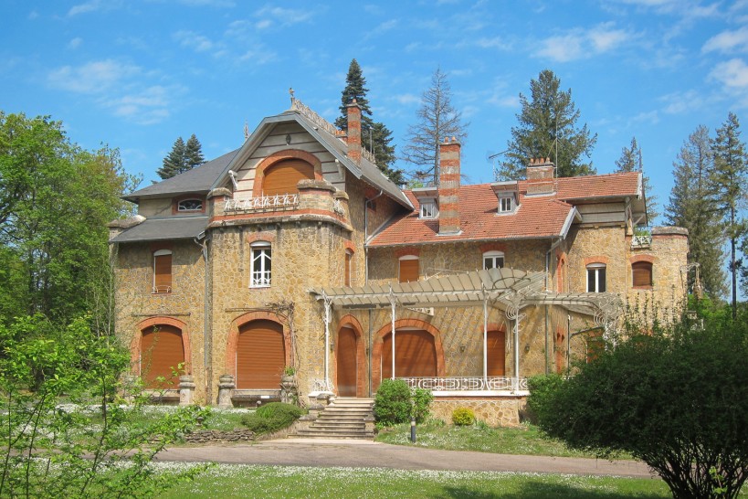 Cette exposition est l'occasion de (re)découvrir la villa La Garenne.