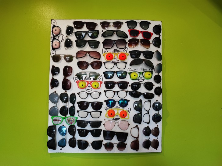 Panneau de lunettes trouvées dans la nature -  RCF Nice Côte d'Azur