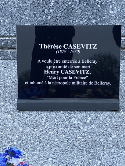 Plaque sur la tombe de Mme Casevitz