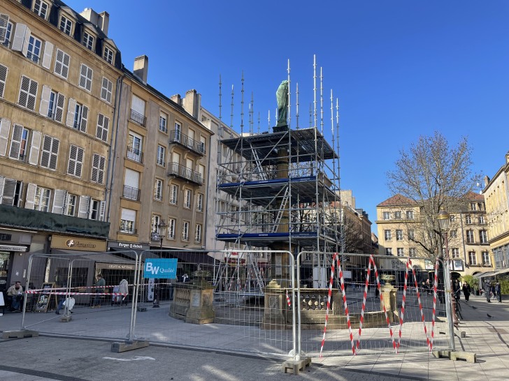 Metz : la colonne de la Vierge rénovée place Saint-Jacques