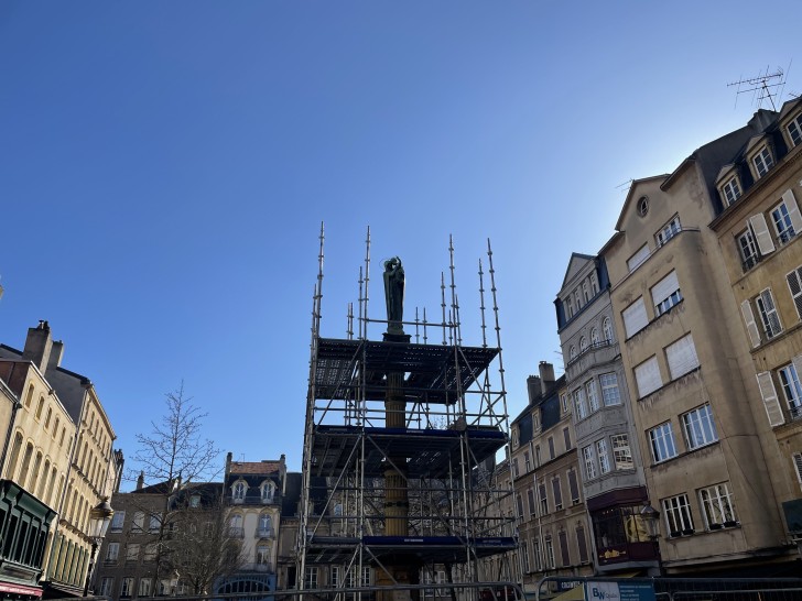 Metz : la colonne de la Vierge rénovée place Saint-Jacques