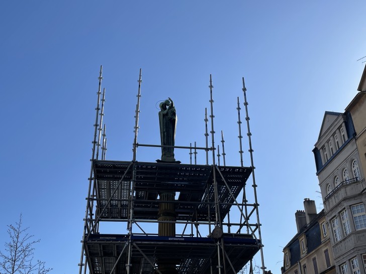 Metz : la colonne de la Vierge rénovée place Saint-Jacques