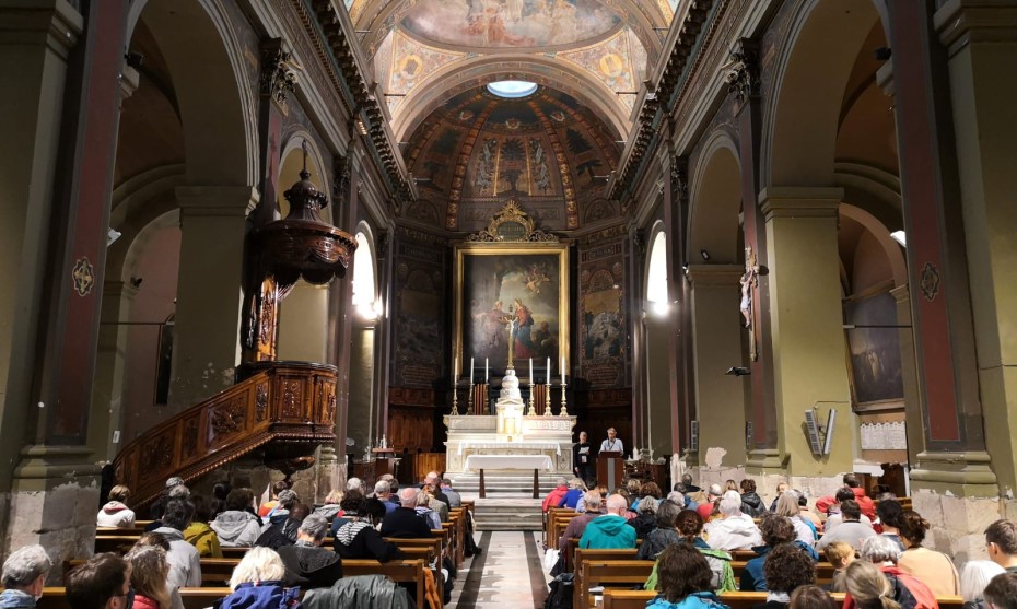 Dans l'église Notre-Dame du Mont à Marseille, plusieurs membres de la famille ignatienne se sont réunis samedi pour le rassemblement "Au large avec Ignace" / © Clara Gabillet