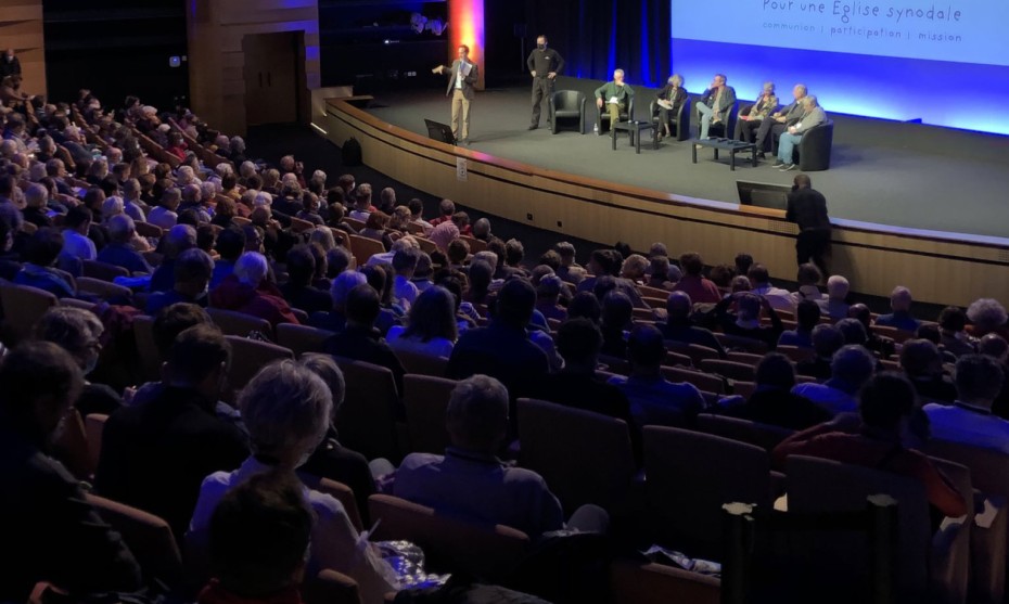 Table-ronde au rassemblement de la famille ignatienne à Marseille ©Au Large avec Ignace