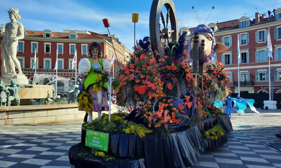 Les chars de la bataille des fleurs - Photo RCF