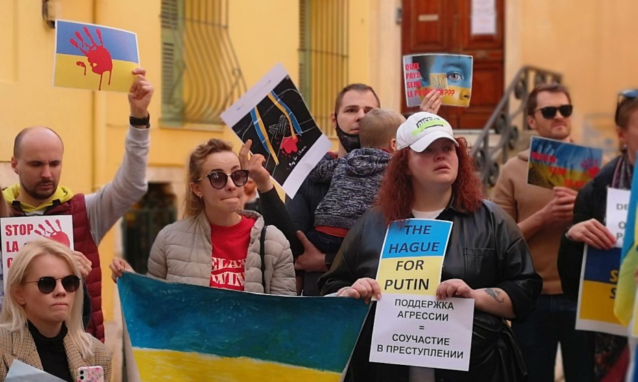 Manifestation des ukrainiens des Alpes-Maritimes à Villefranche-sur-Mer