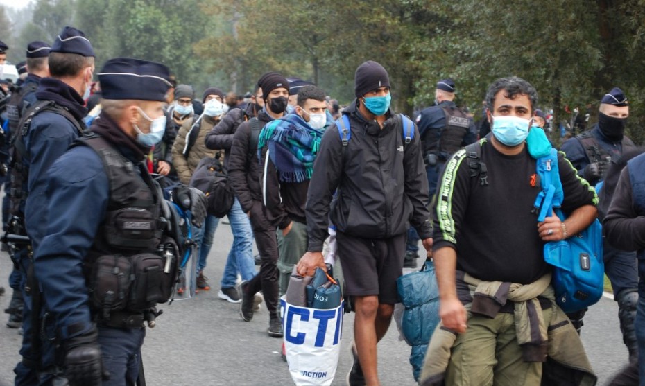Evacuation d'un camp de migrants à Calais en septembre 2021 © BERNARD BARRON / AFP